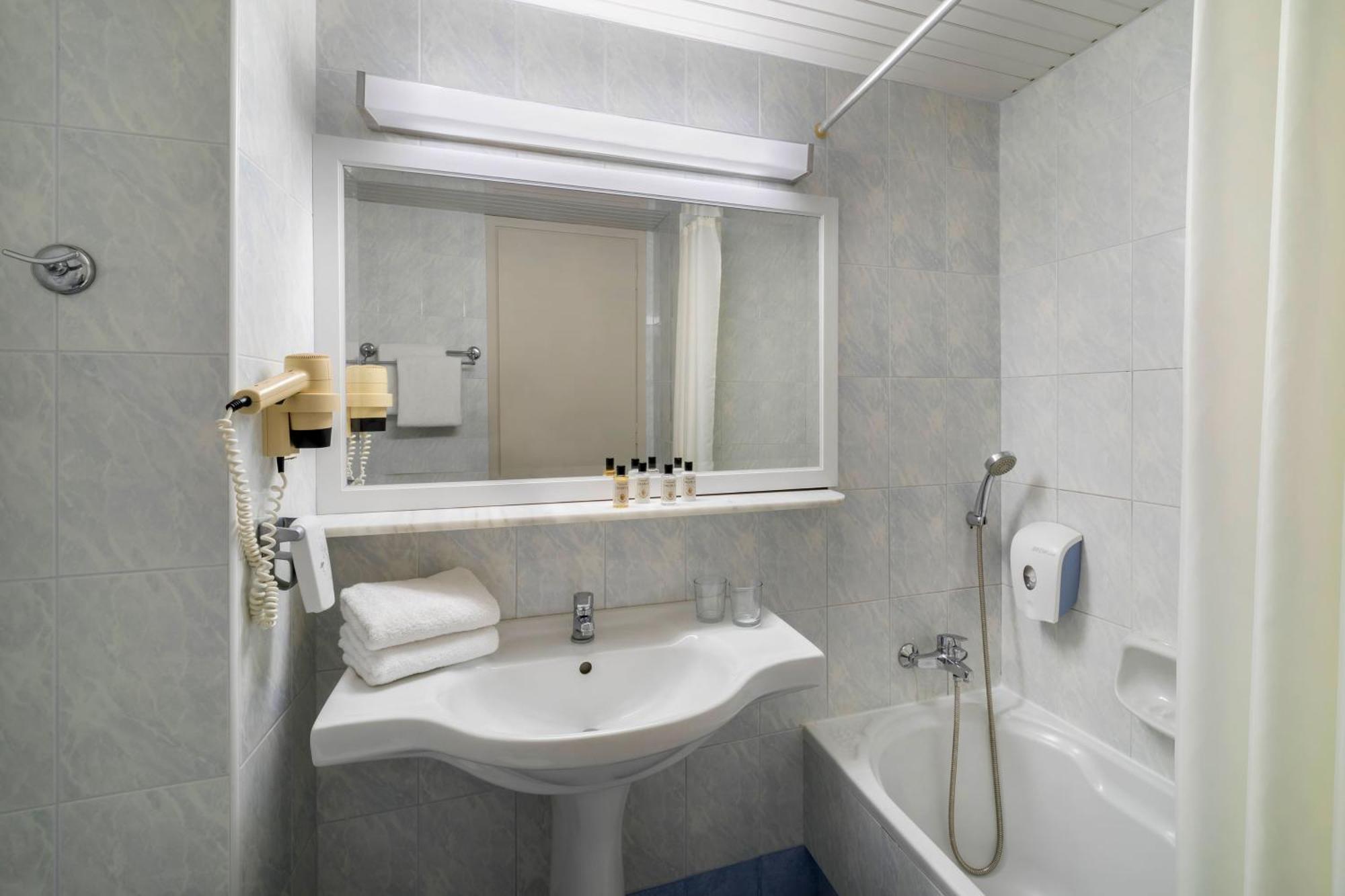 Maxi Room Garden or Pool View,1774553042:JPEG
