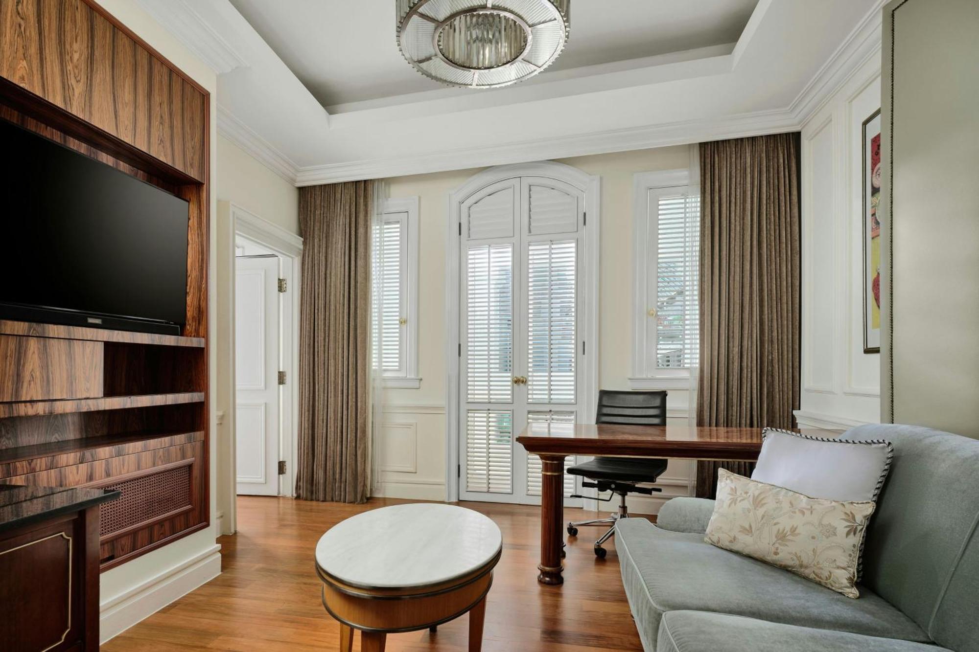 One-Bedroom Heritage King Suite Club Access