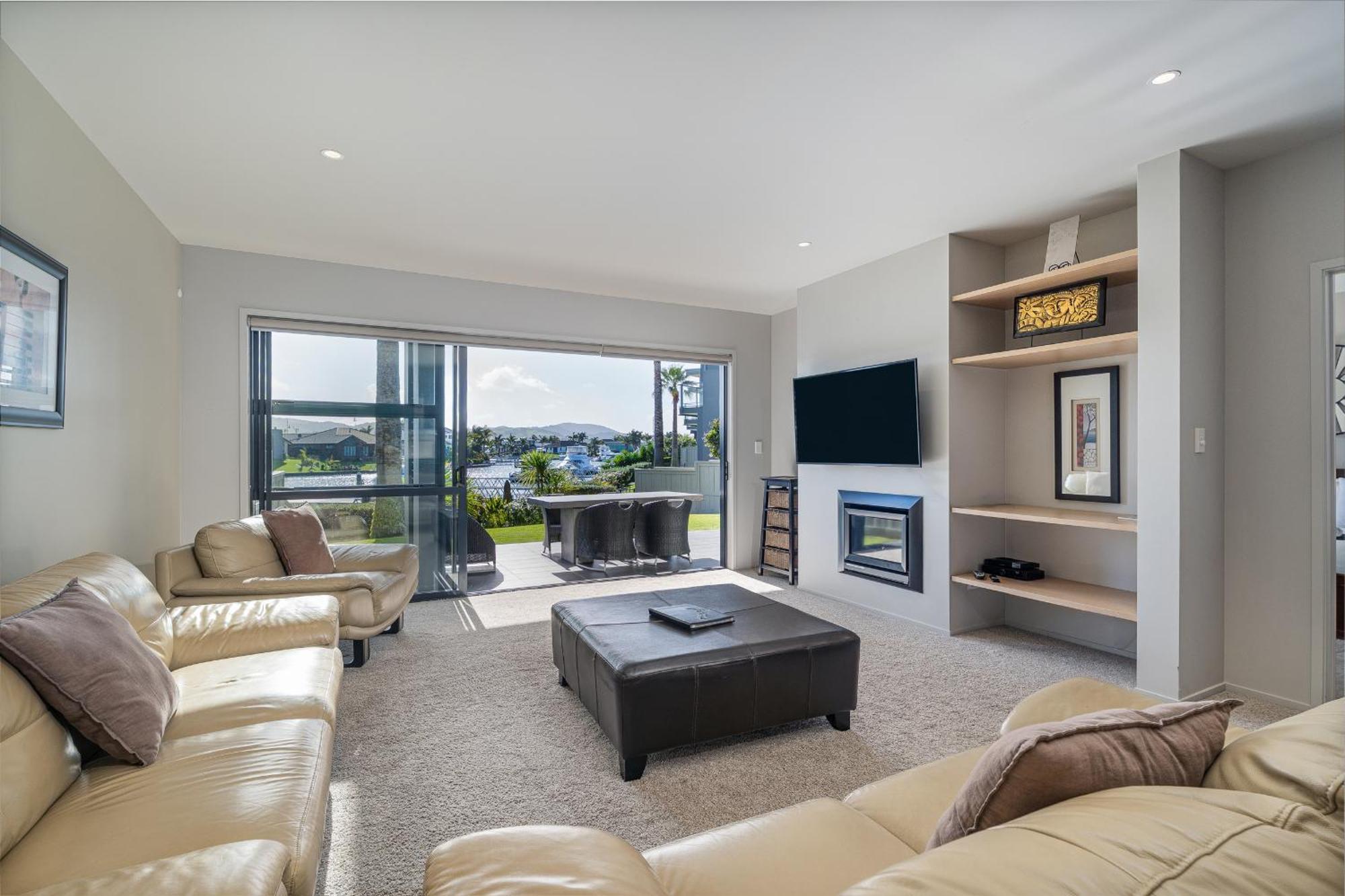 One-Bedroom Suite Water Front