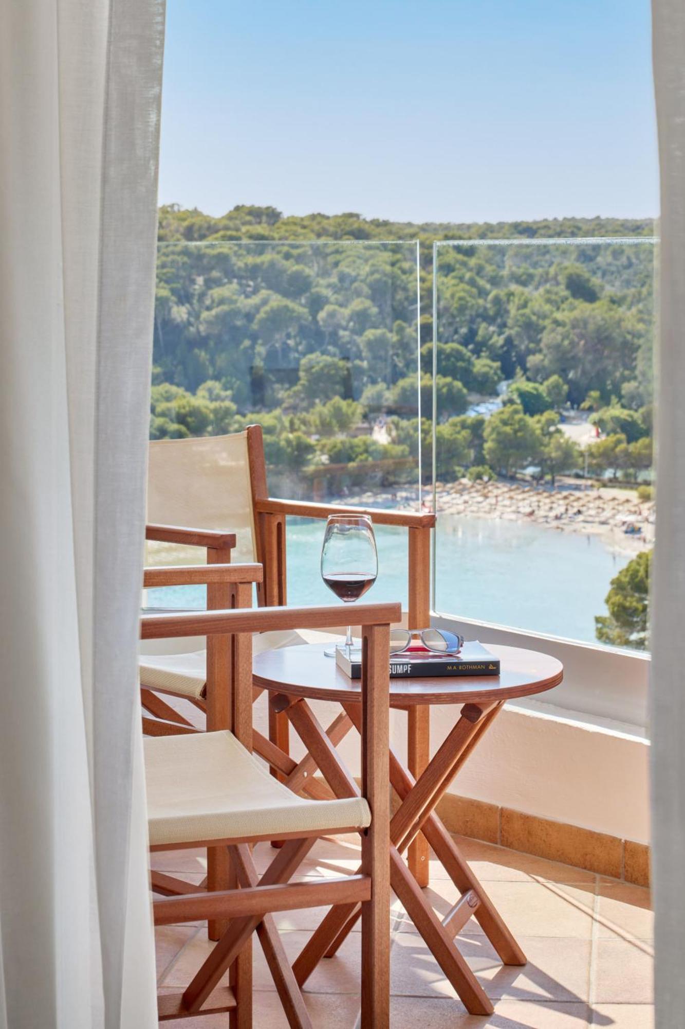 Zimmer Melia mit seitlichem Blick auf Cala Galdana