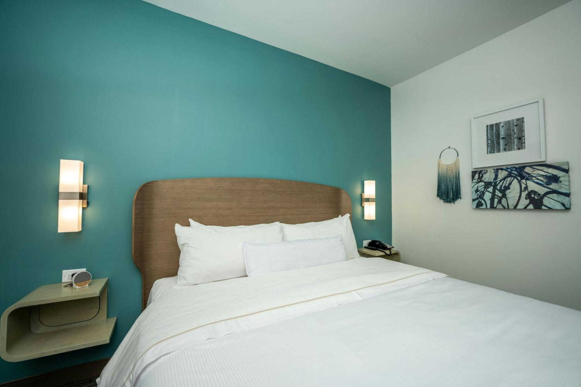 Standard King Room
