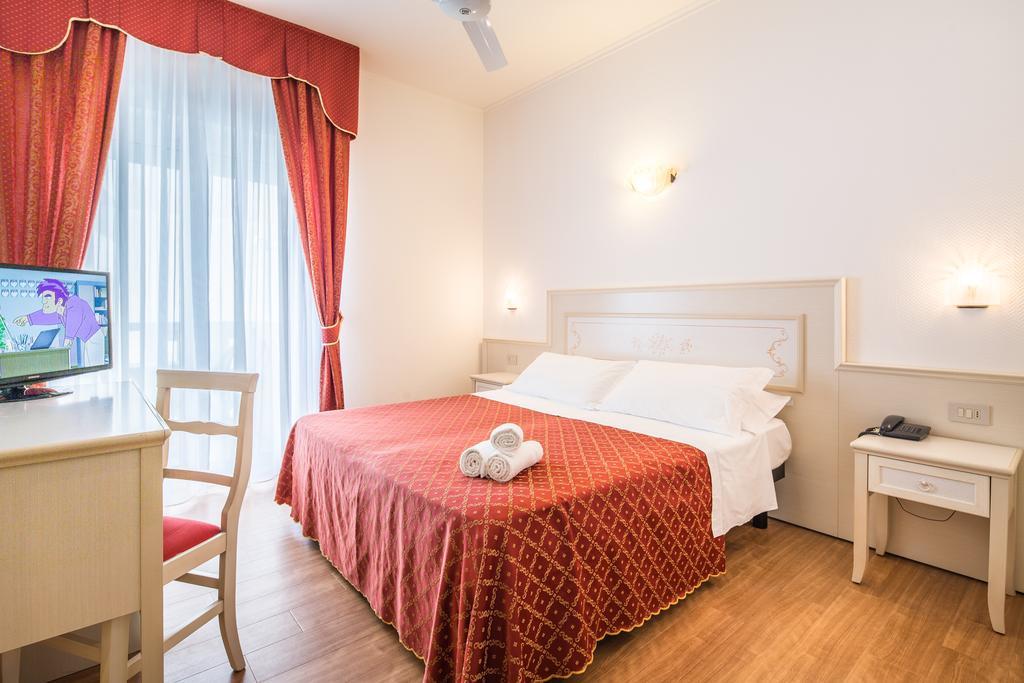 Doppel-/Zweibettzimmer mit Balkon