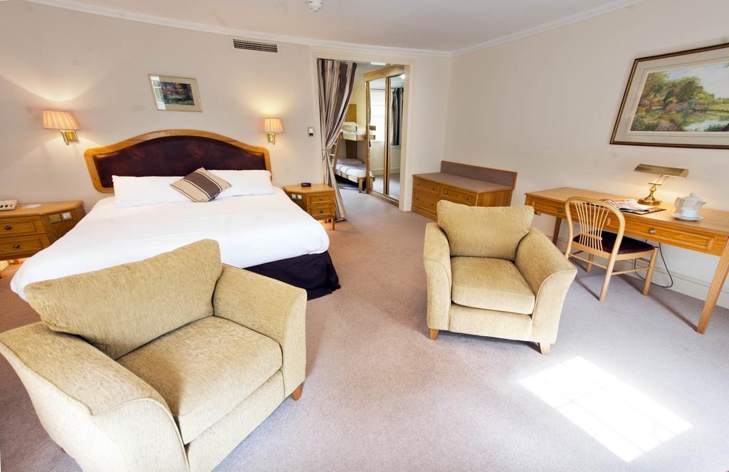 Superior Family Room (2 Adults + 2 Children)