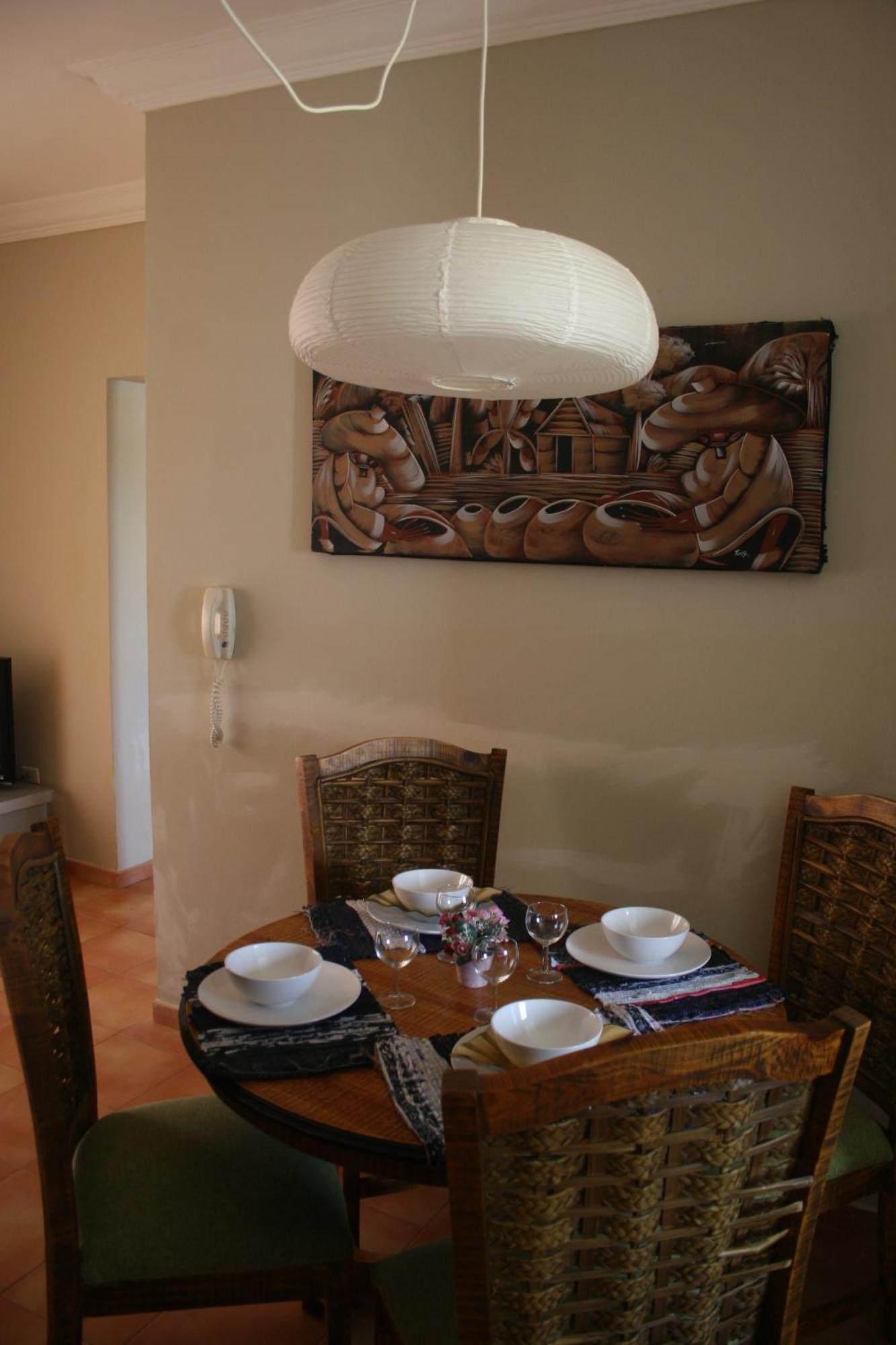 Apartamento de 2 Quartos com Vista para a Piscina