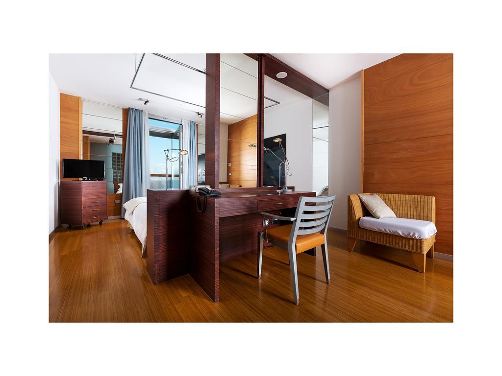 Habitación Doble Superior con vistas parciales al mar