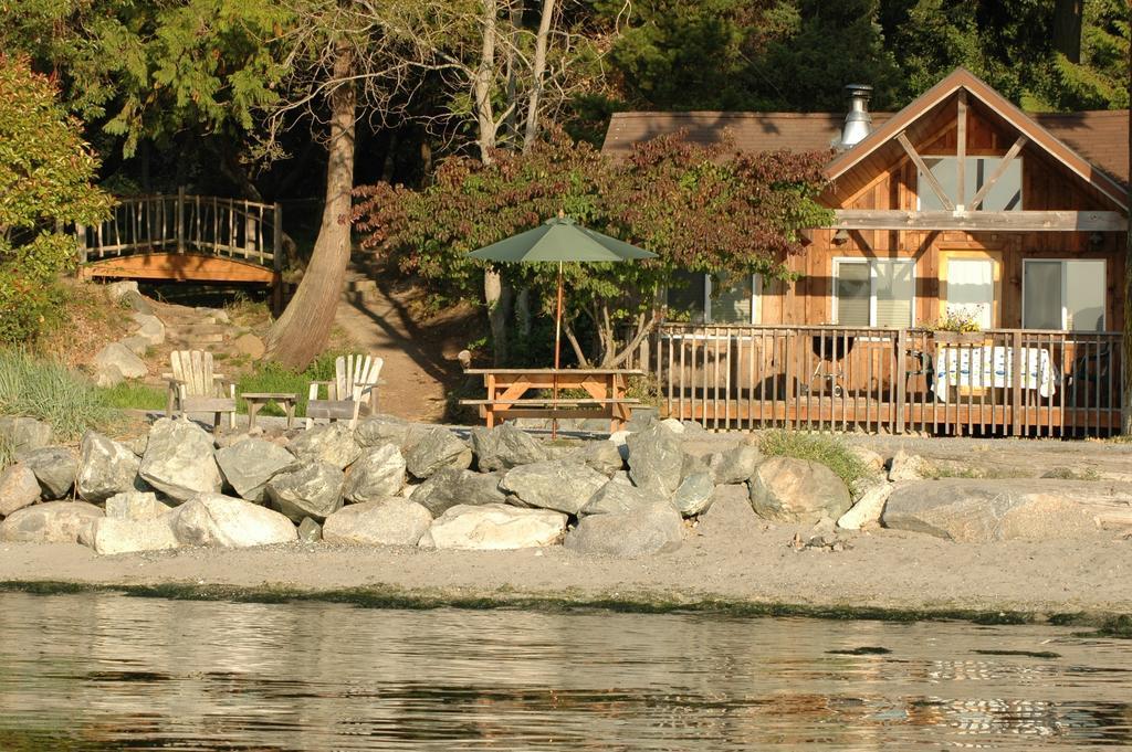 Bungalow - Beach Front (No pets)