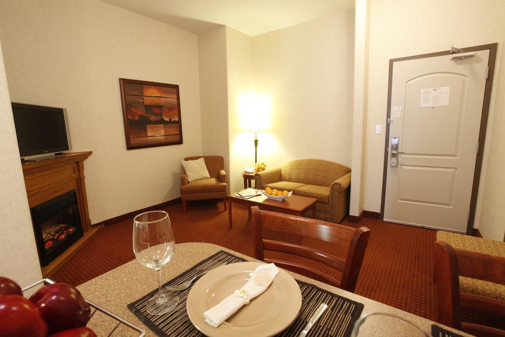 Deluxe King Suite