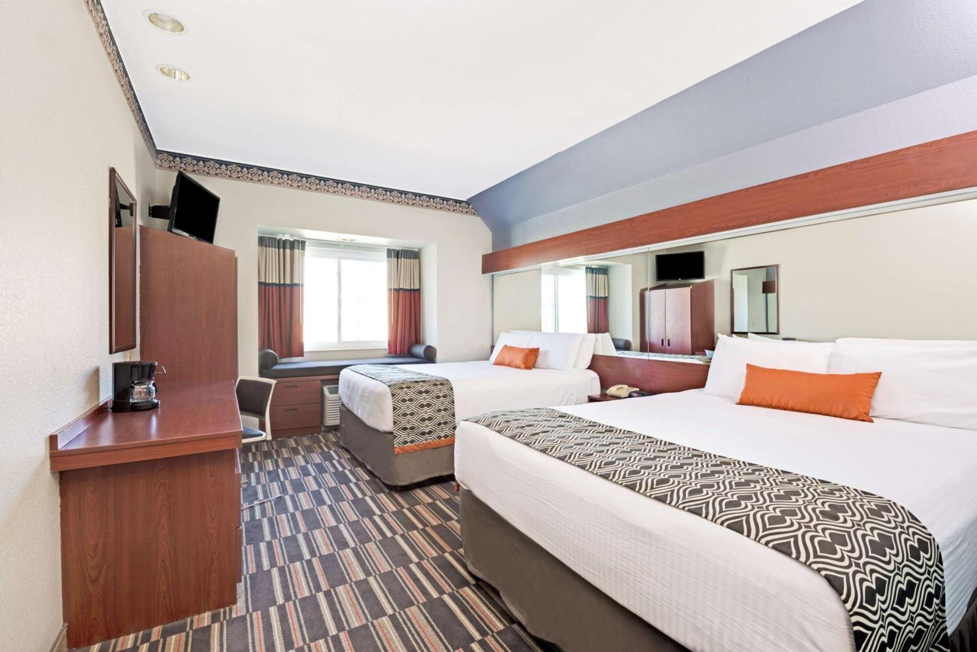 Queen Room with Two Queen Beds - Non-Smoking/Pet Friendly