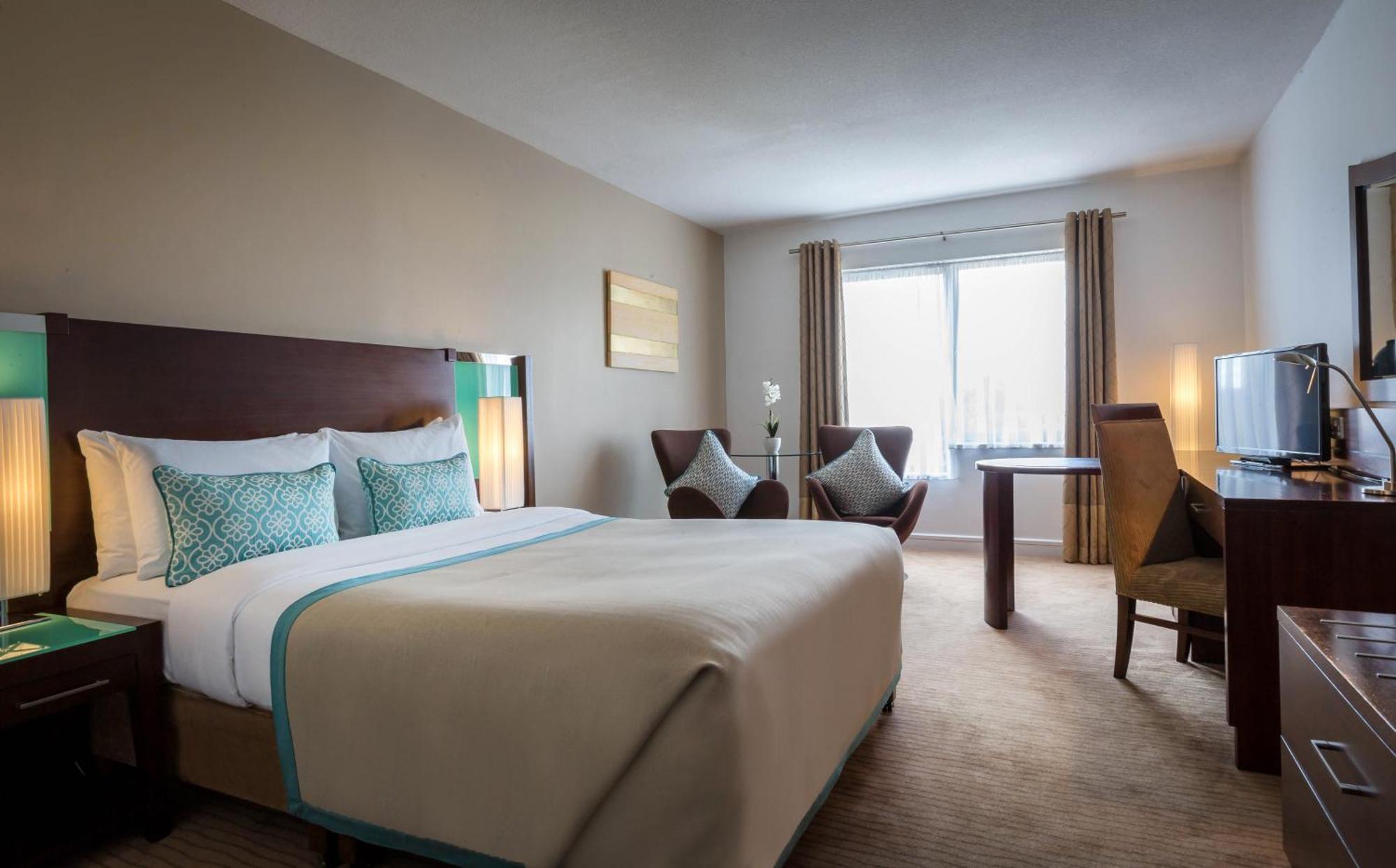 Interconnecting Family Rooms (2 Adults & 3 Children)