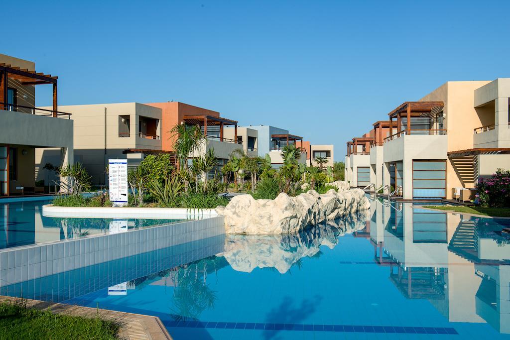 Double Swim-Up Room,116545178:JPEG