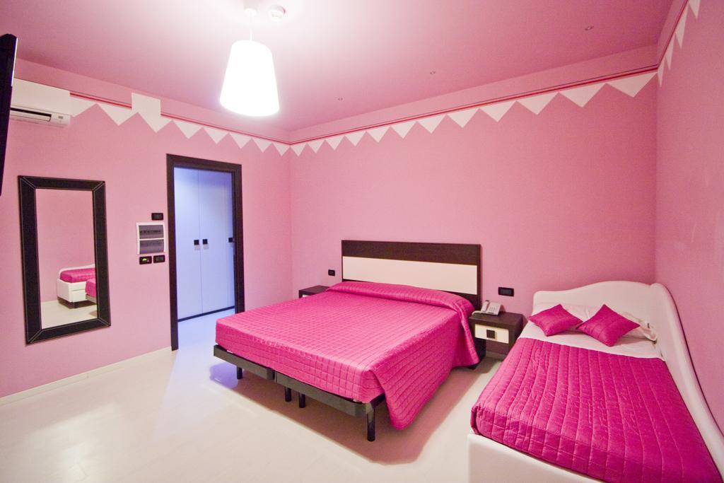 Family Room,380077129:JPEG