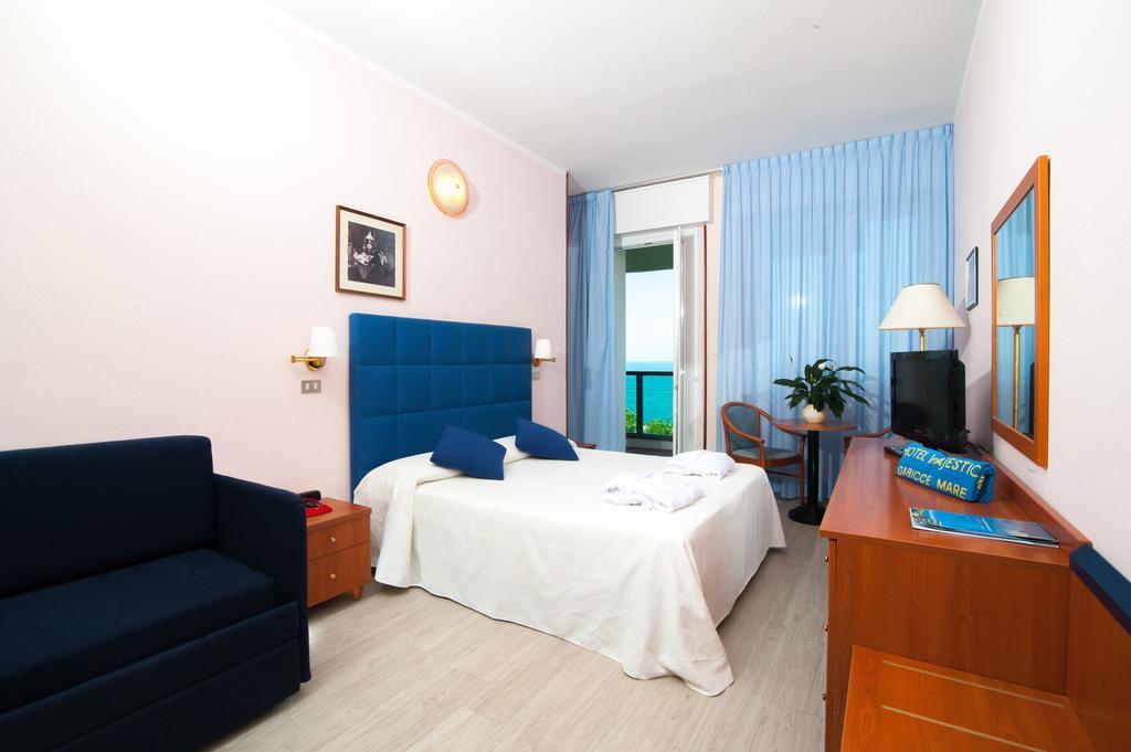 Camera Matrimoniale/Doppia con Letti Singoli con Balcone e Vista Mare