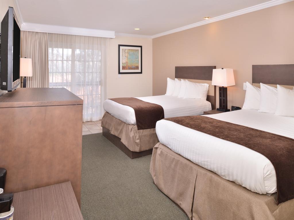 Queen Room with Two Queen Beds - Non-Smoking
