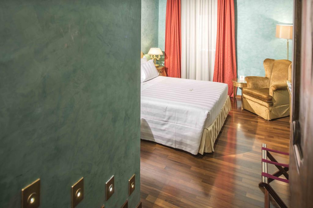 Deluxe Doppelzimmer mit Whirlpool-Badewanne -Turm