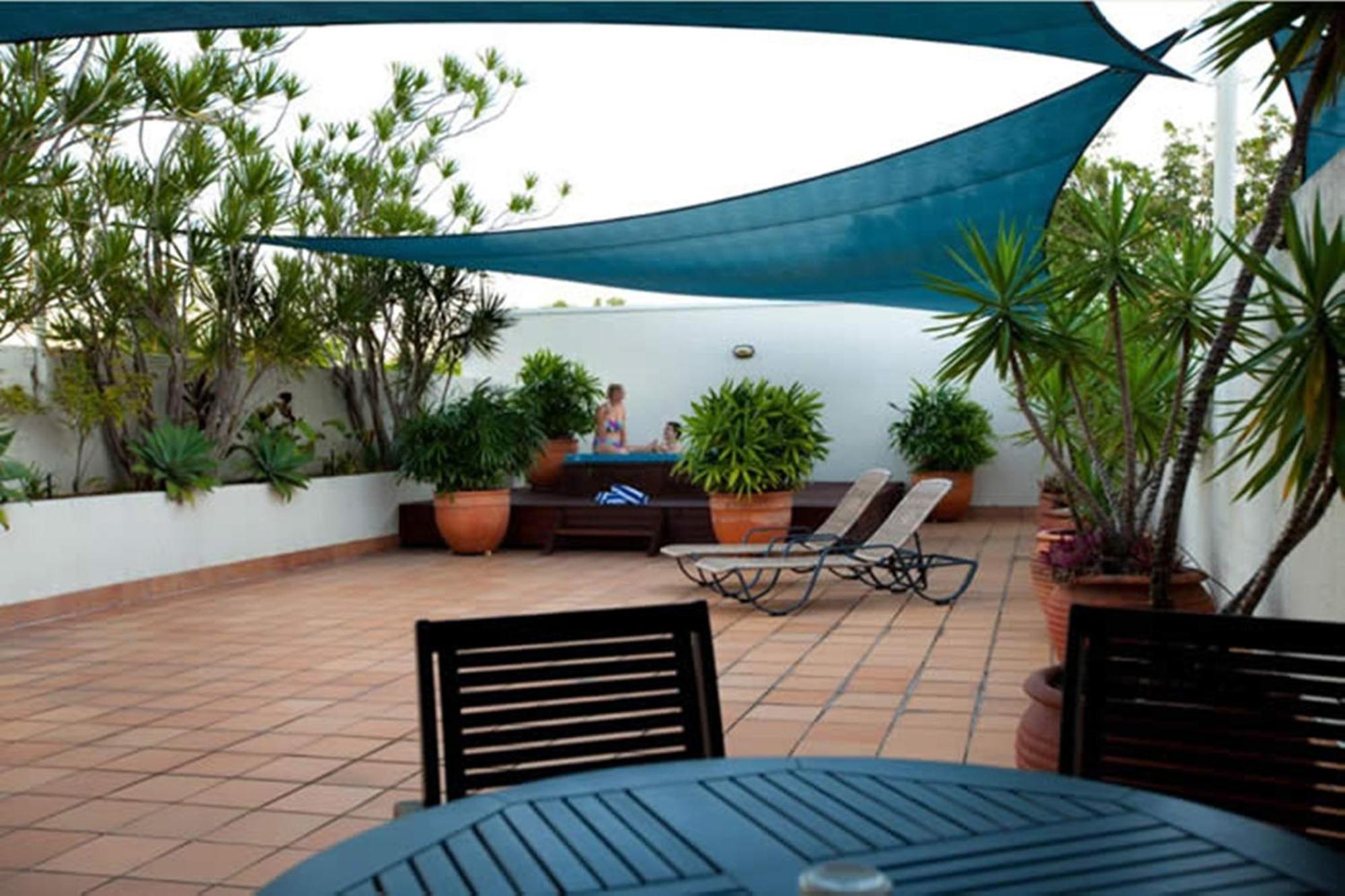 One-Bedroom Apartment with Rooftop Hot Tub