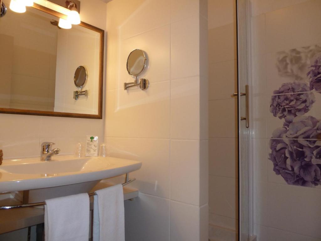 Superior Twin Room with Balcony and Valley view