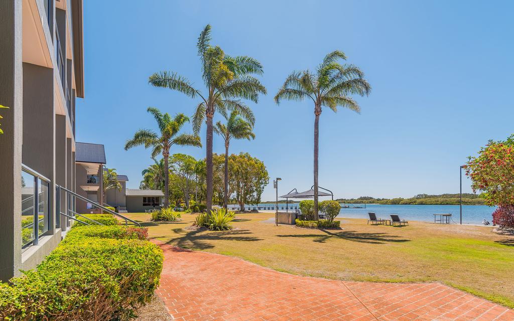 Premium Spa Waterfront Motel Room