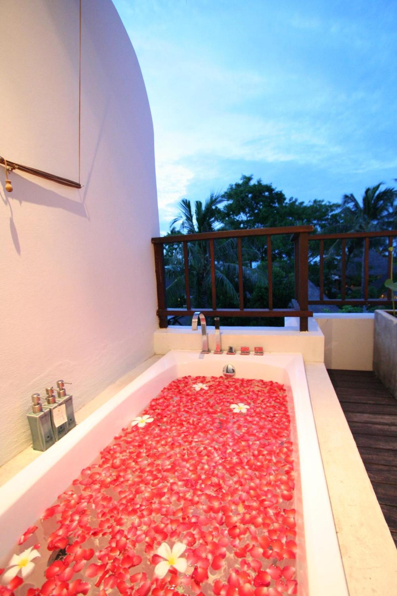 Doppelzimmer mit Whirlpool-Badewanne