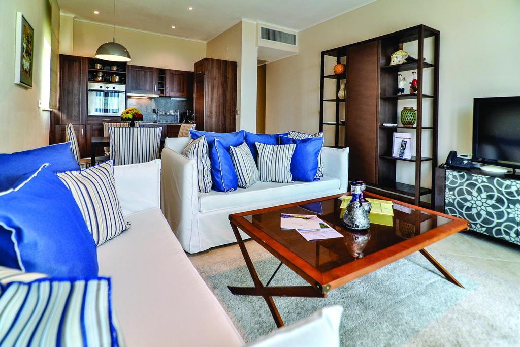 Deluxe Two Bedroom Suite Hillside