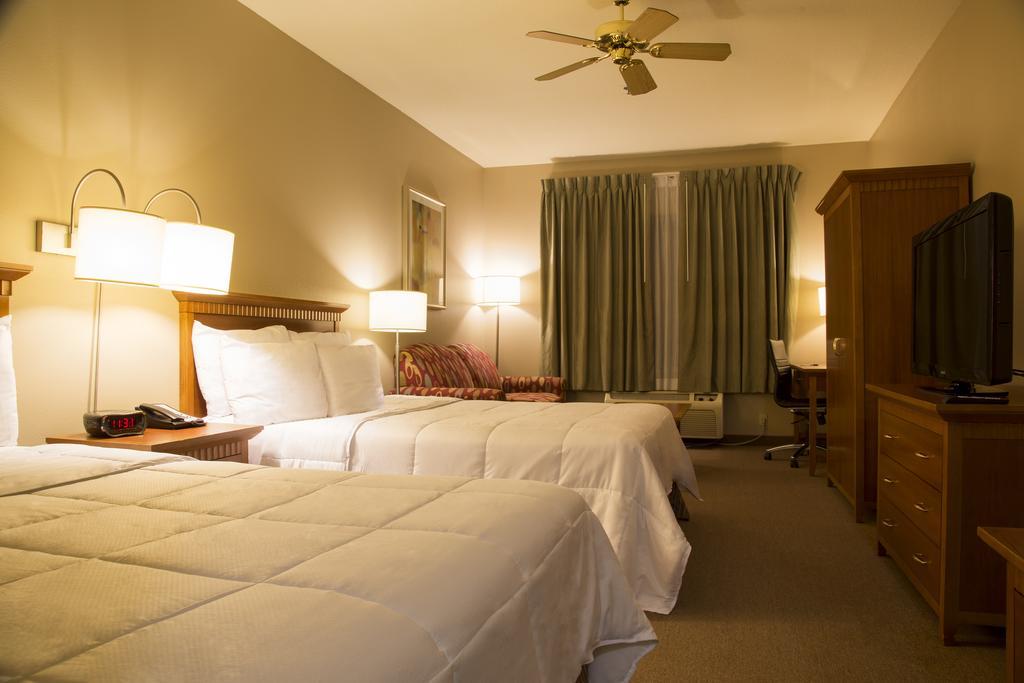 Queen Suite with Two Queen Beds