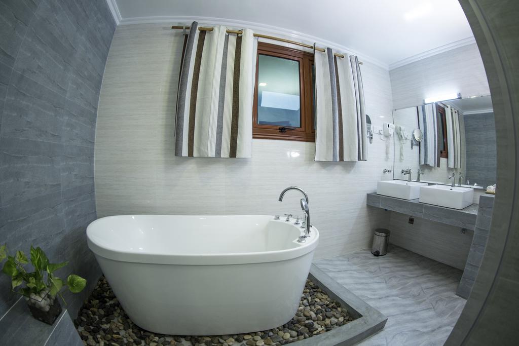 Suite Nupcial con bañera de hidromasaje