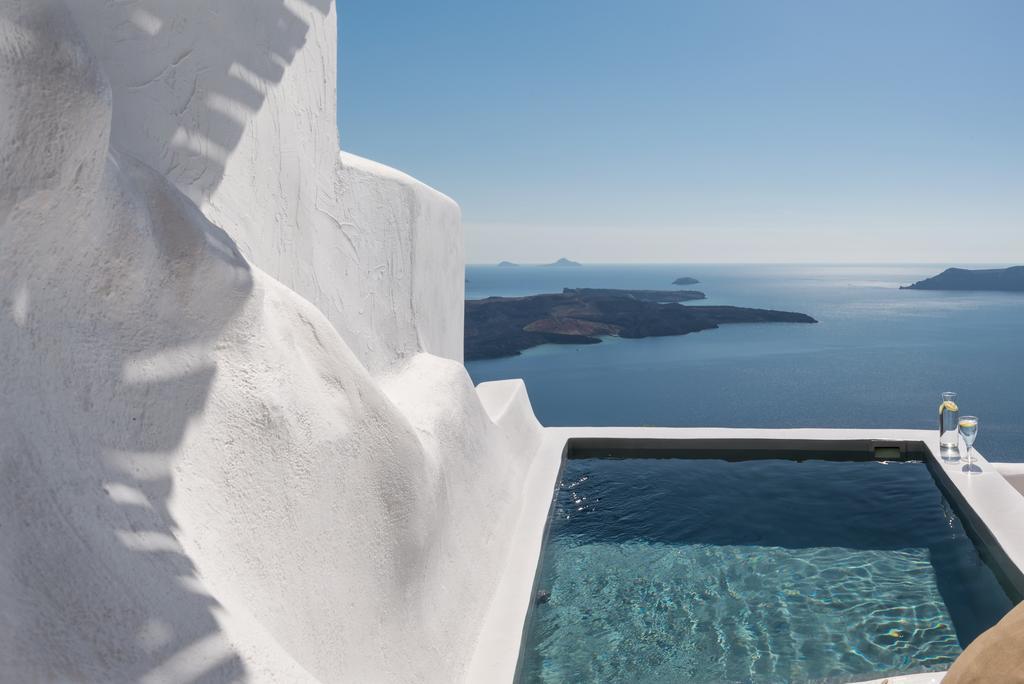 Efta Suite with Plunge Pool and Caldera View