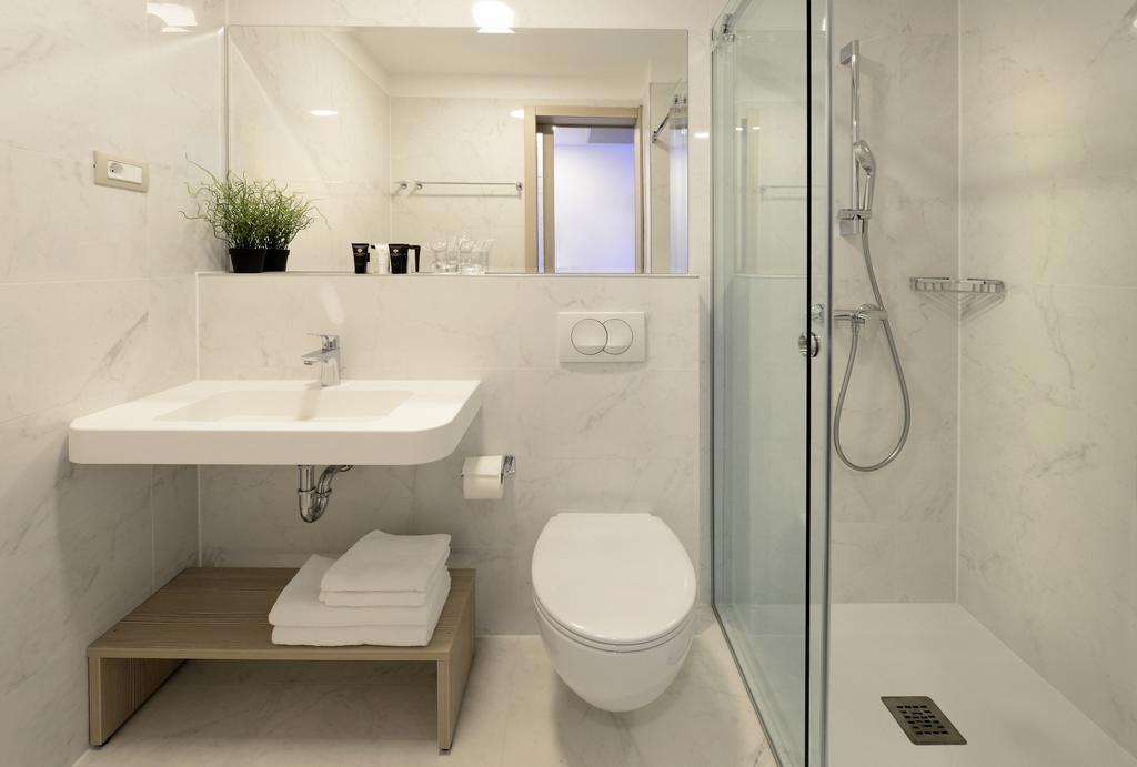 Doppelzimmer mit Balkon und Meerblick