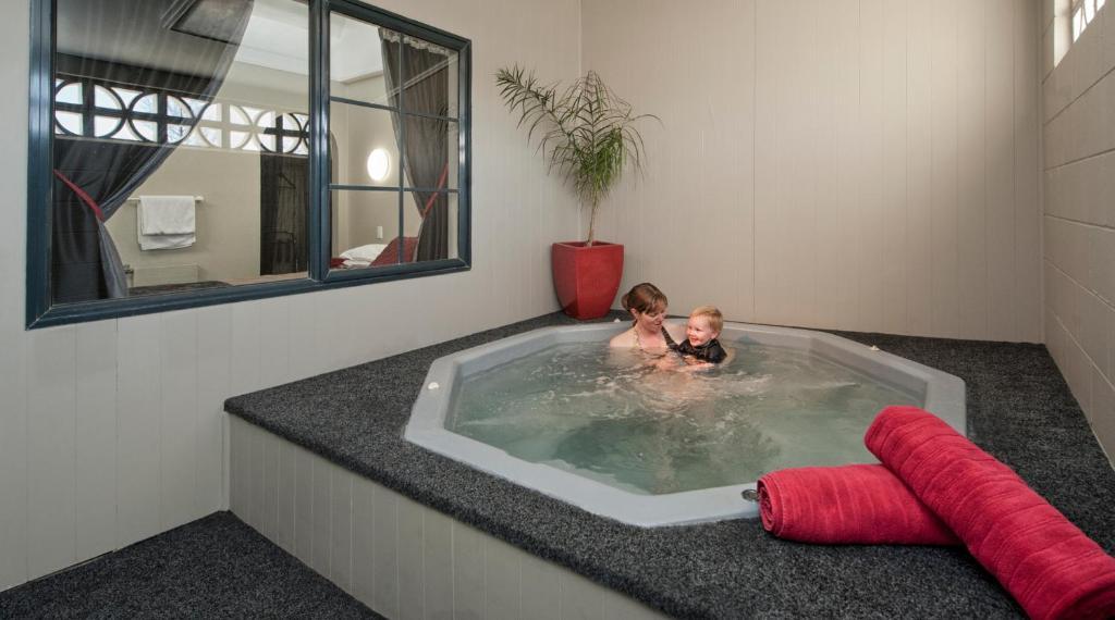 One-Bedroom Apartment with Hot Tub