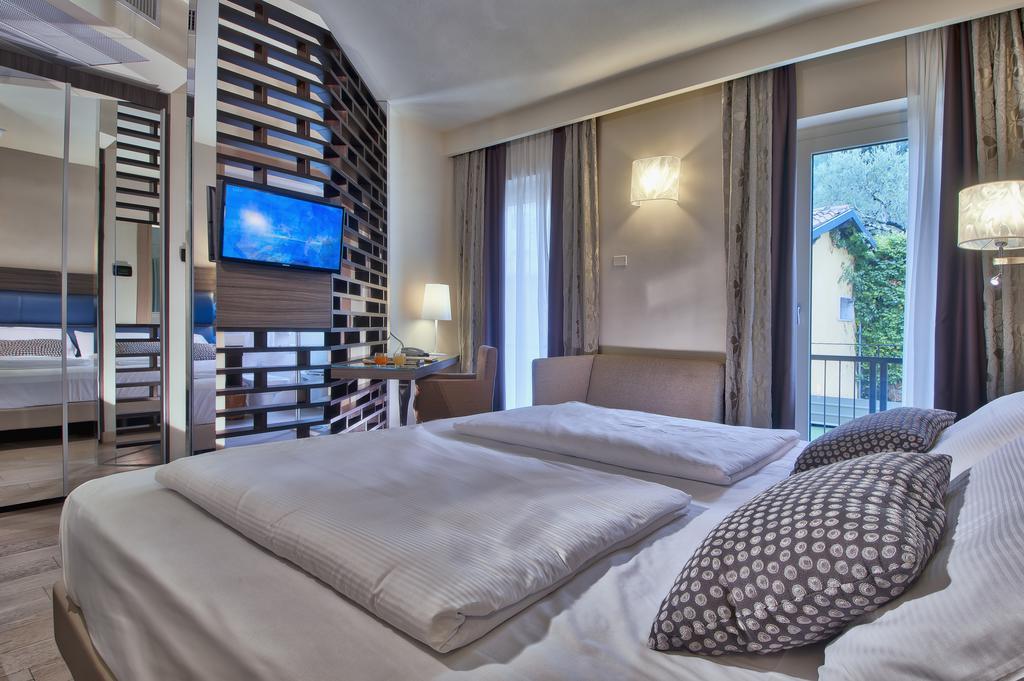 Double or Twin Room Balcony