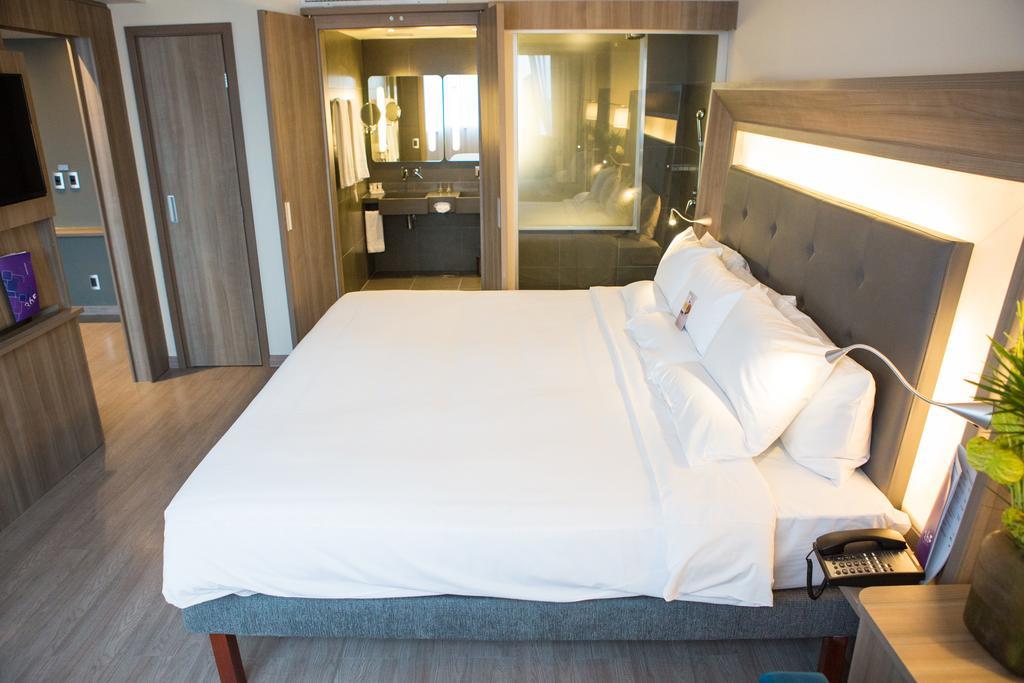 Quarto Executivo com Cama Queen-size e Vista do Mar