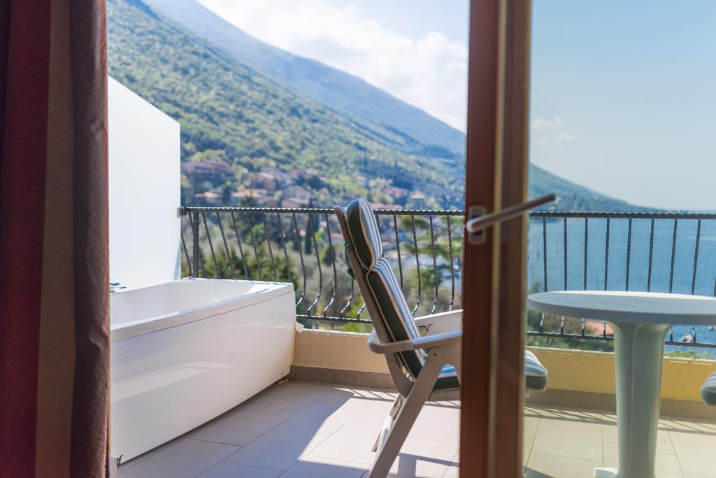 Junior Suite mit Außenwhirlpool und Seeblick