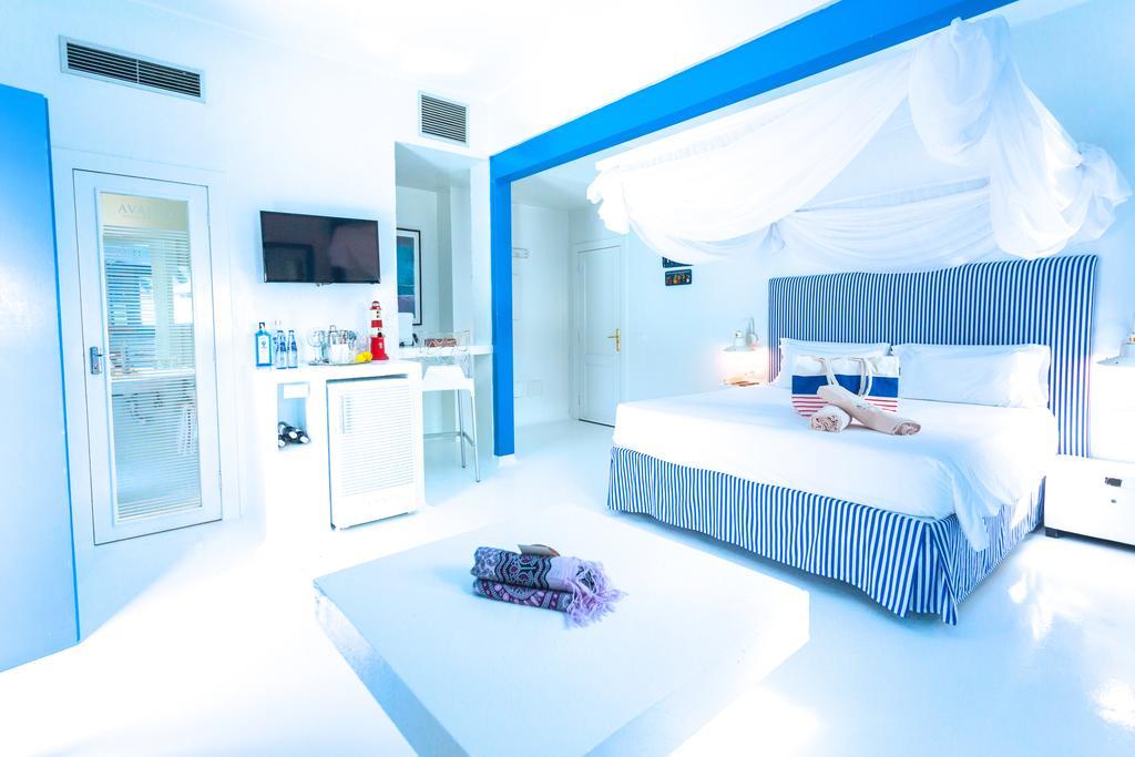 Doppelzimmer mit seitlichem Meerblick und Terrasse