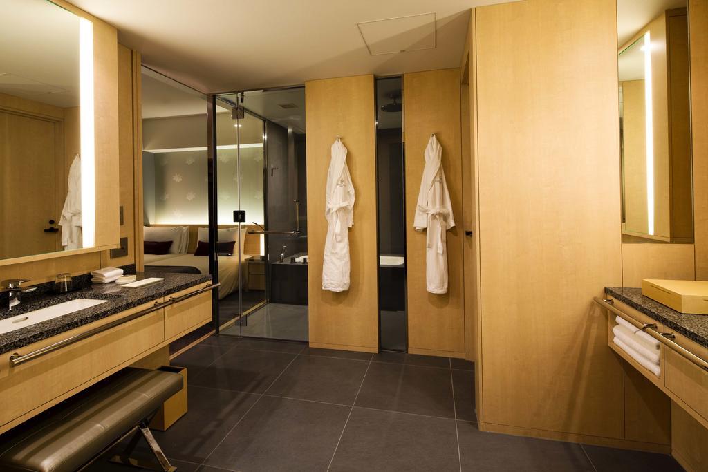 Executive Suite King Room - Non-Smoking