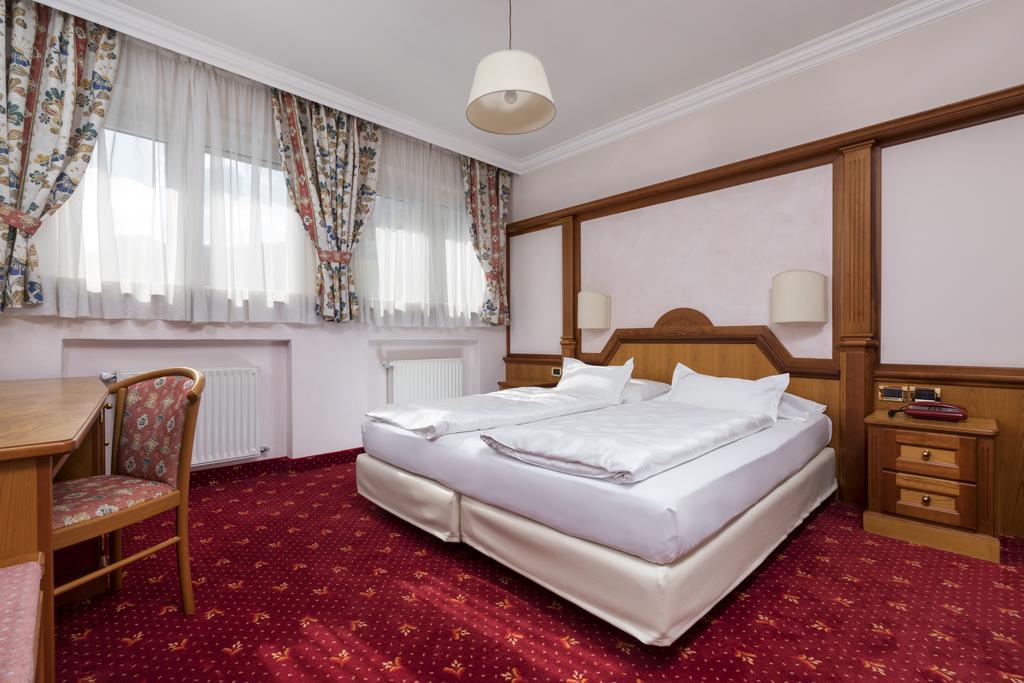 Basic Double or Twin Room