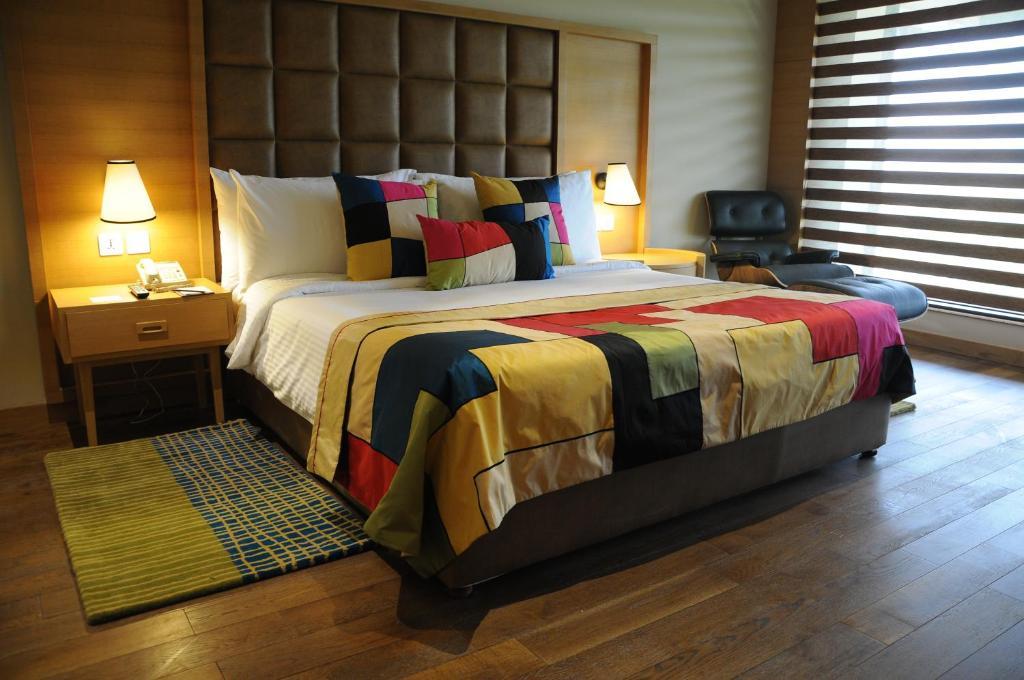 Deluxe King Room