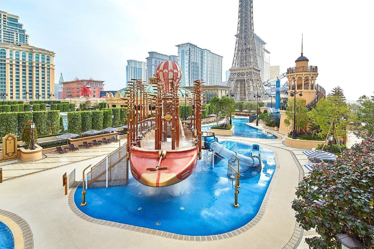 Eiffel Tower King Room