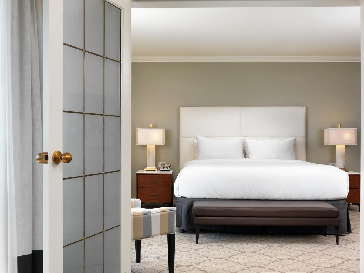 Signature Victoria Suite: King Bed with Sofa Bed