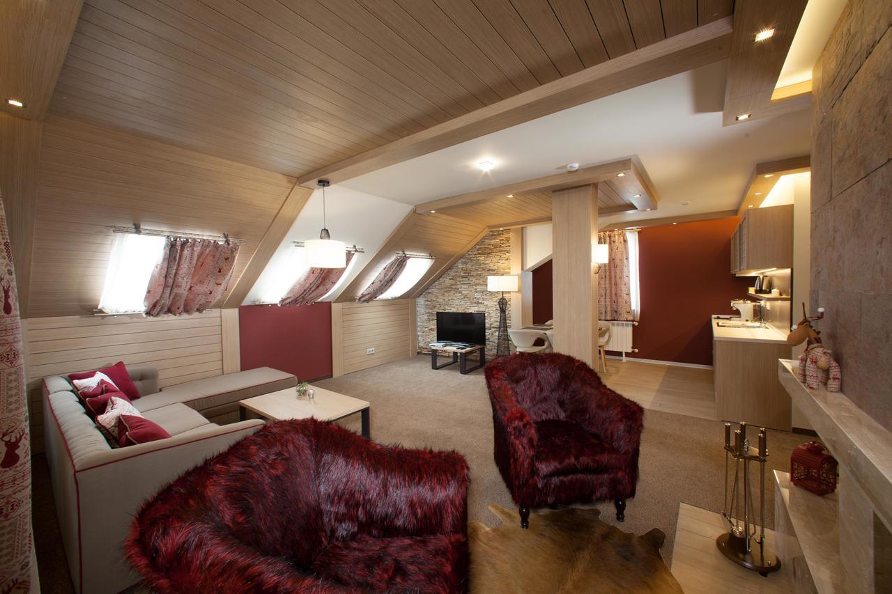 Deluxe One-Bedroom Apartment