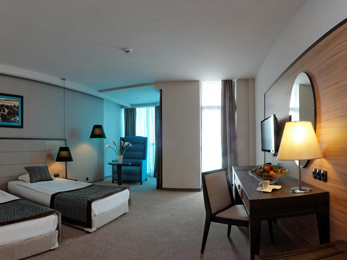 Superior Doppel-/Zweibettzimmer mit Balkon und Meerblick