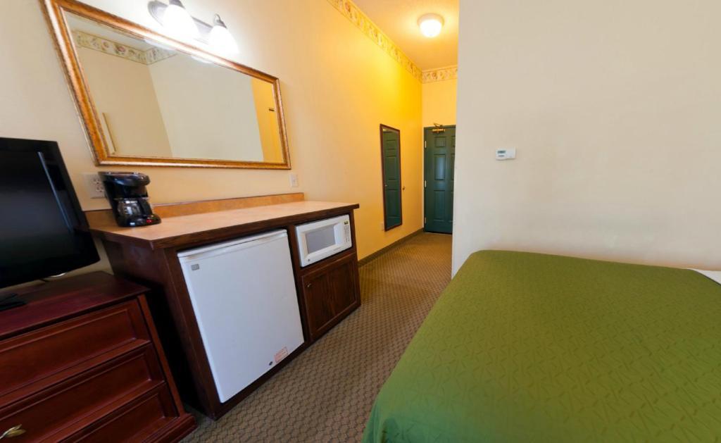Queen Room with Two Queen Beds - Disability Access/Non-Smoking