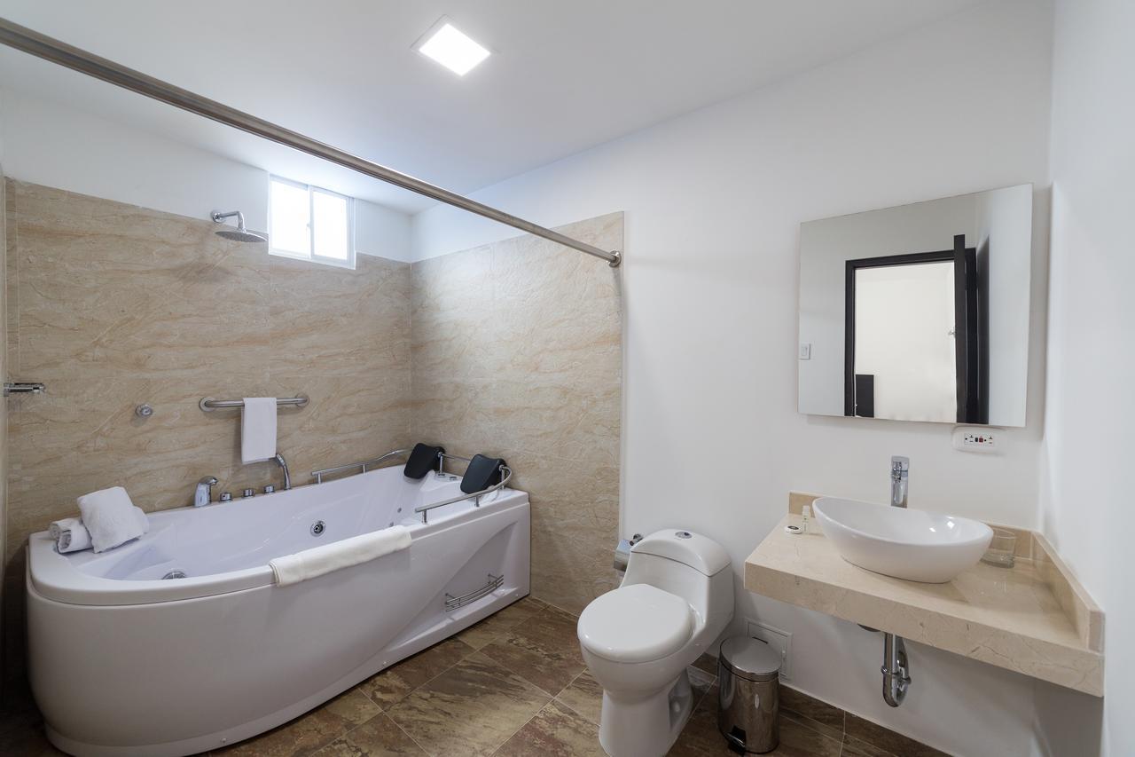 Deluxe Suite with Spa Bath