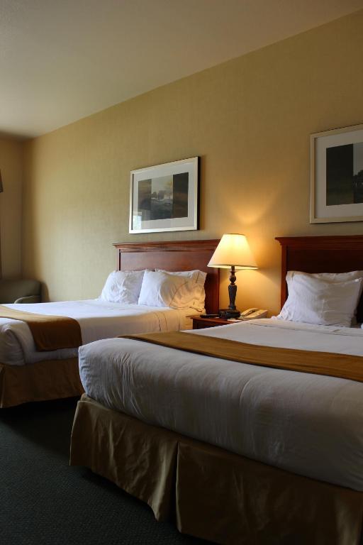 Standard Room with Two Queen Beds