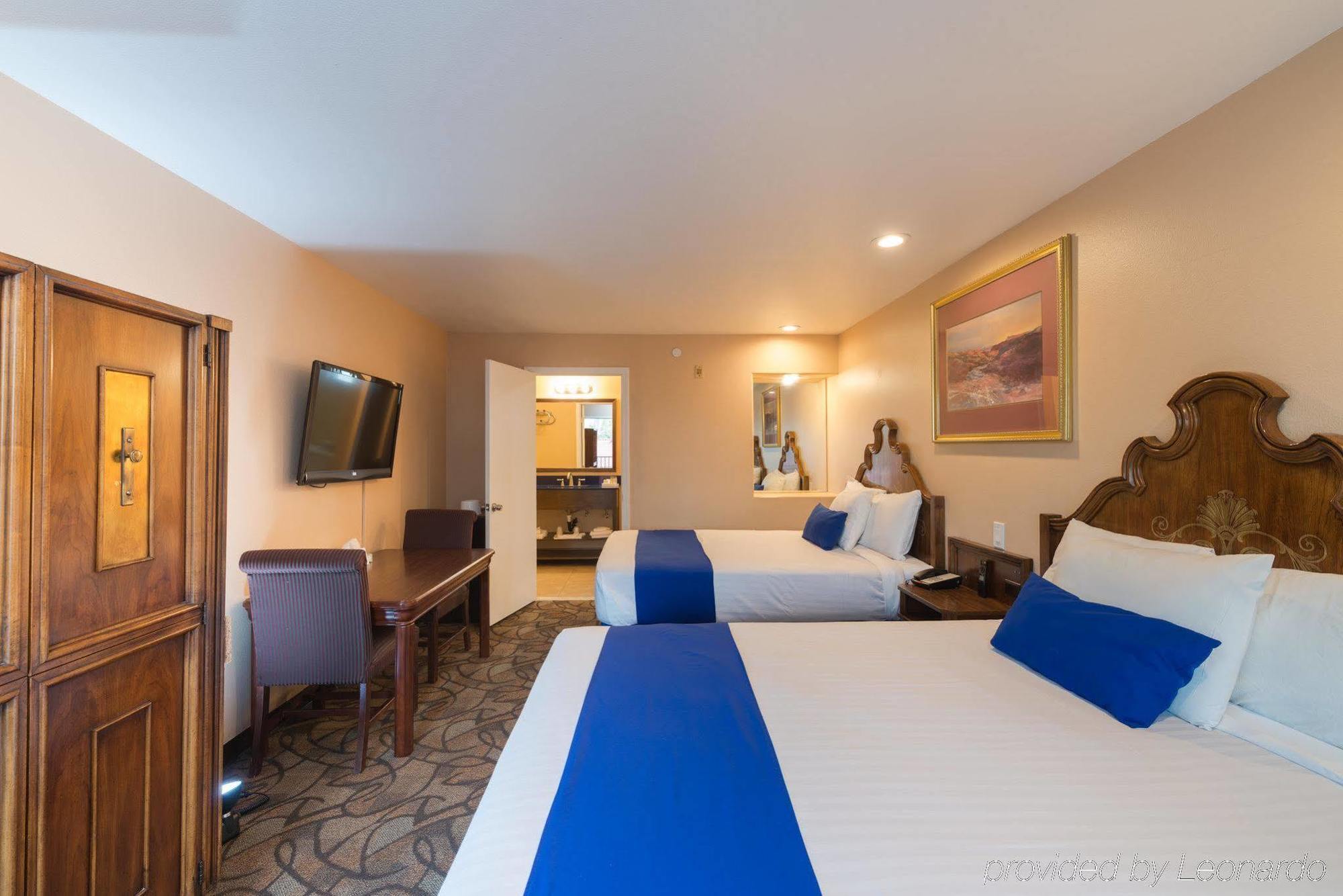 Deluxe Queen Room with Two Queen Beds