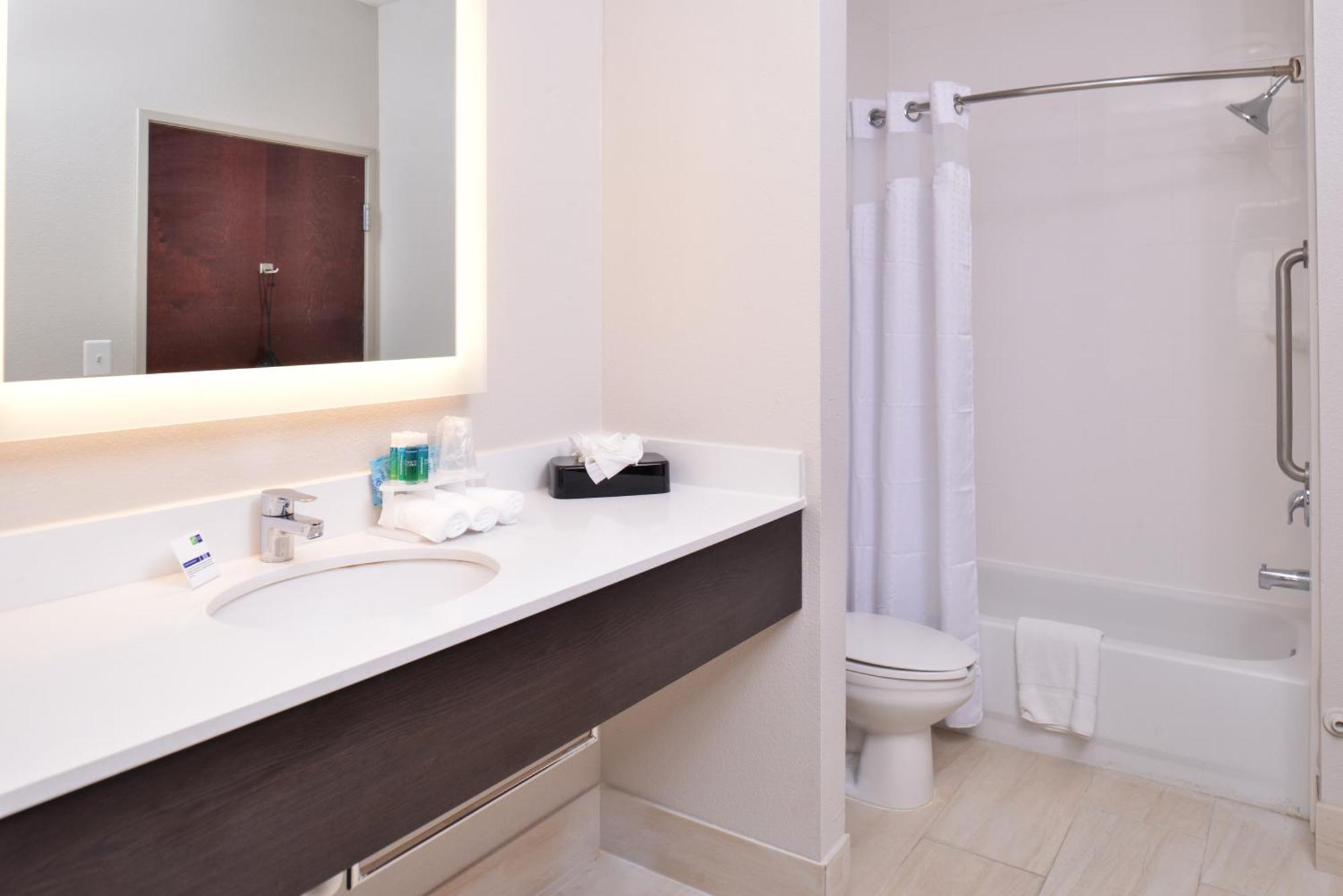 King Room - Mobility Access/Hearing Accessible