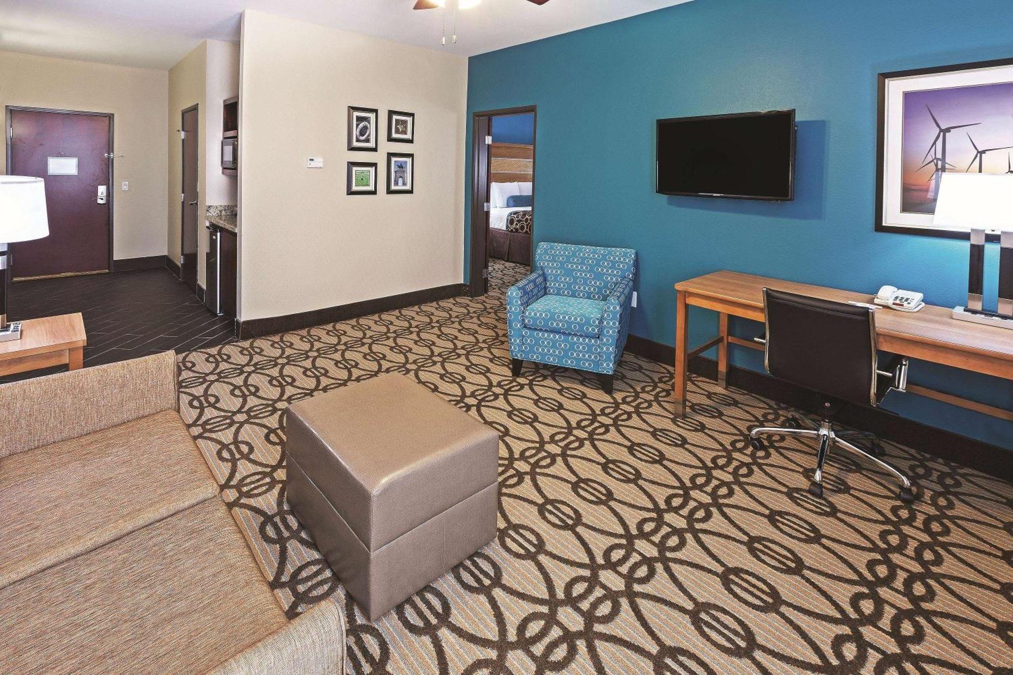 Deluxe Family Suite - Mobility Access/Non-Smoking