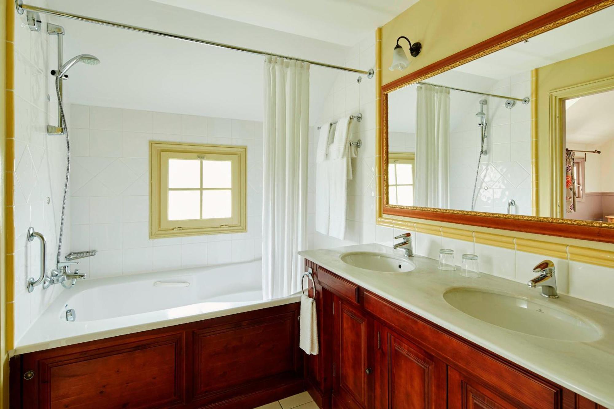 Three-Bedroom Townhouse,557463030:JPEG