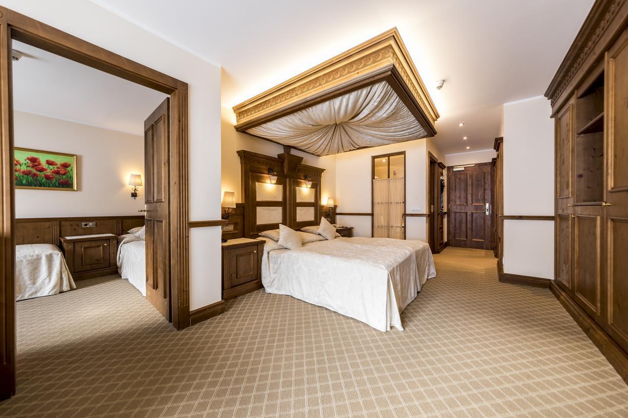 Family Room,1589528894:JPEG