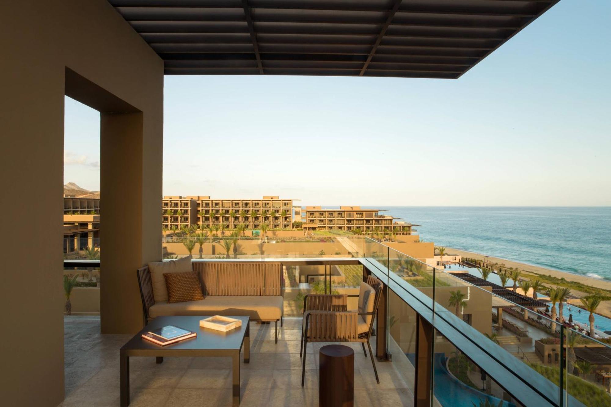 Deluxe Ocean Front, Guest room, 1 King Bed, Balcony