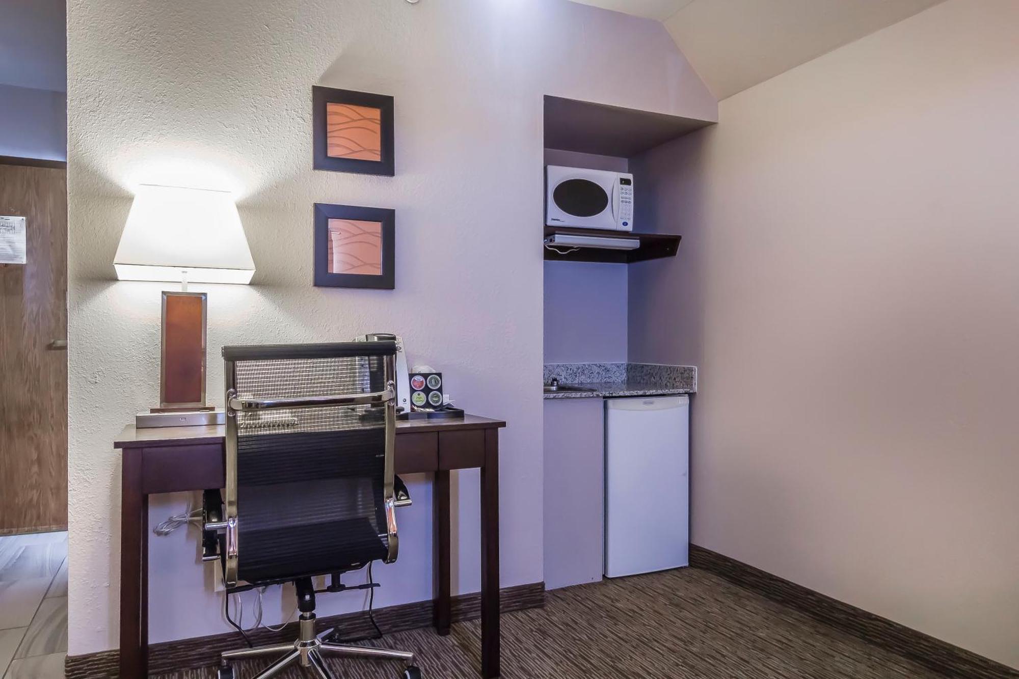 Business Queen Suite with Sofa Bed - Non-Smoking