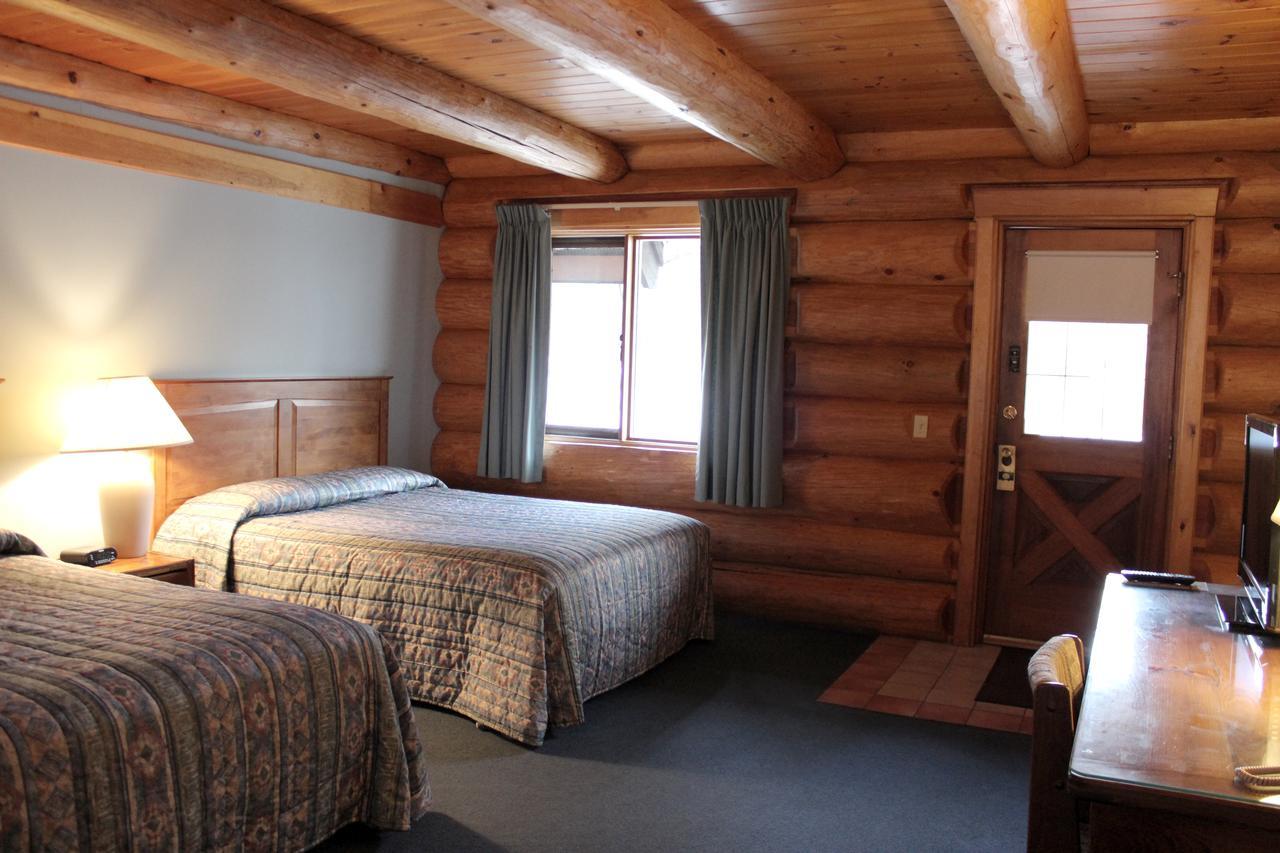 Queen Room with Pool View